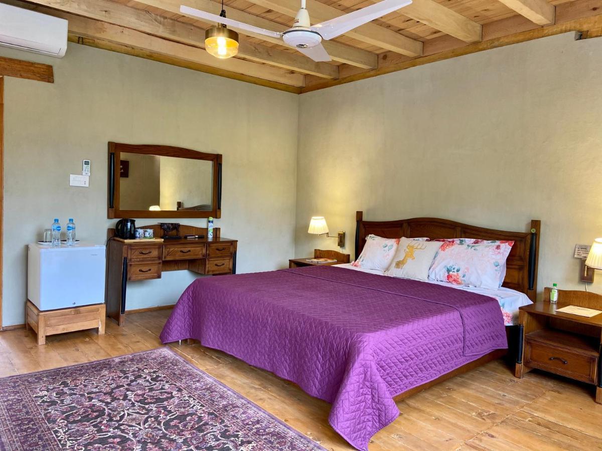 Riverdale Gilgit Exteriör bild