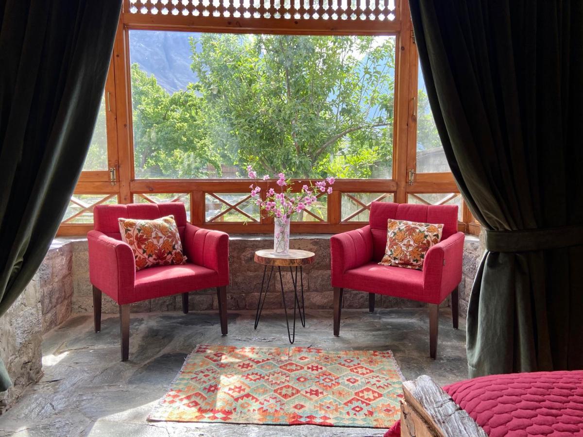 Riverdale Gilgit Exteriör bild