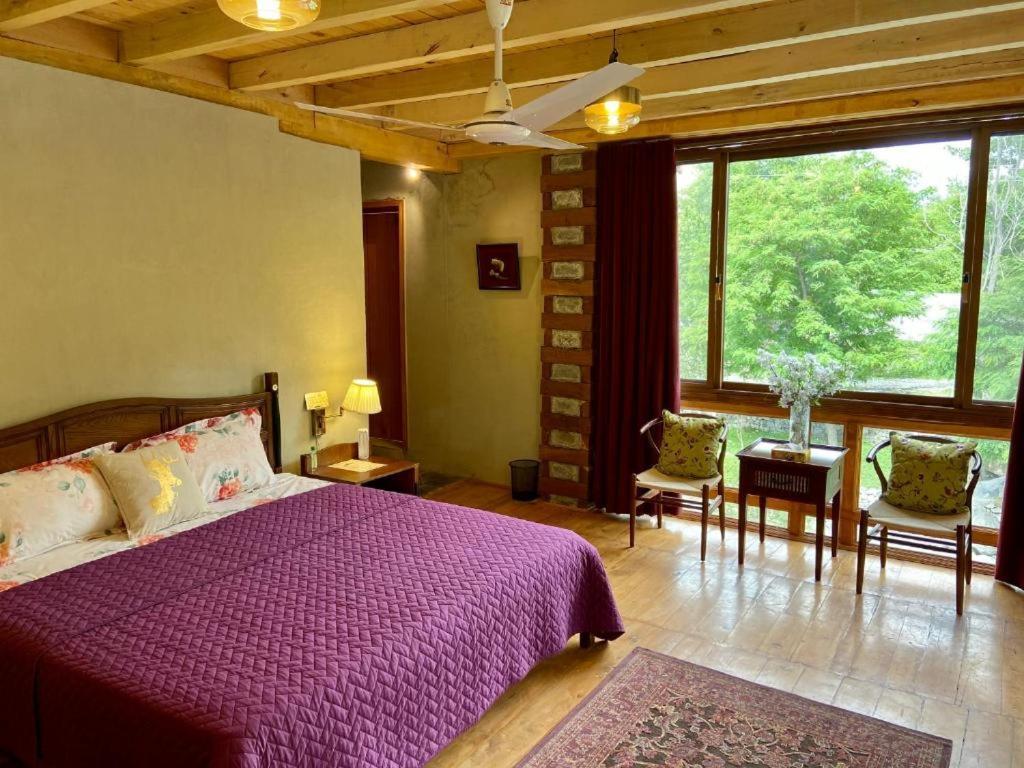 Riverdale Gilgit Exteriör bild